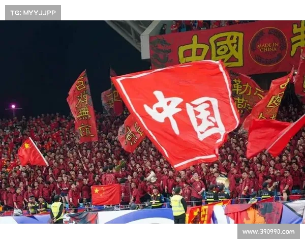 重庆龙兴球场今晚迎万名球迷热情助威 国足冲击重要赛事胜利 重庆龙兴球场今晚迎万名球迷热情助威 国足冲击重要赛事胜利